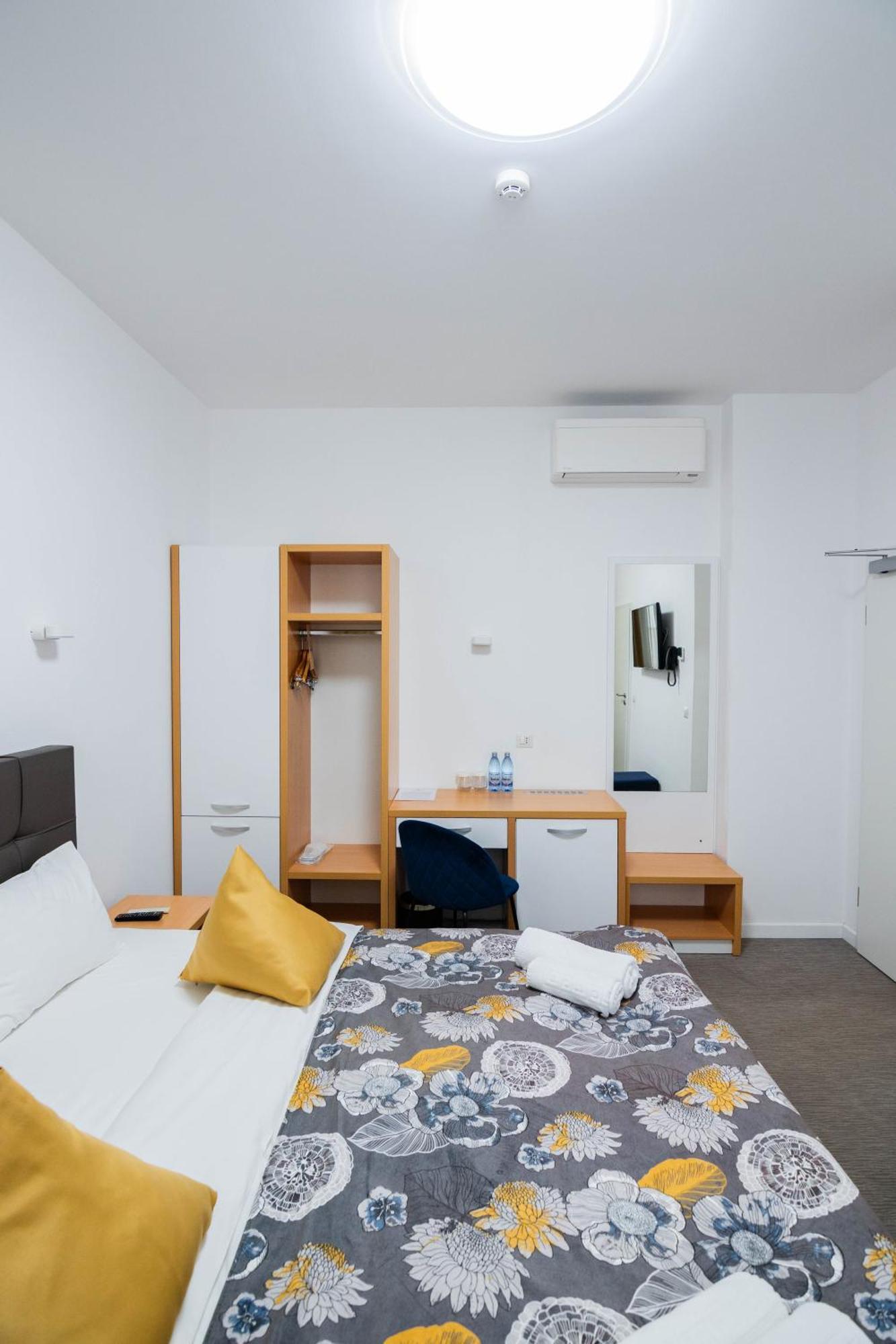 Hotel Urban Baia Mare Bagian luar foto